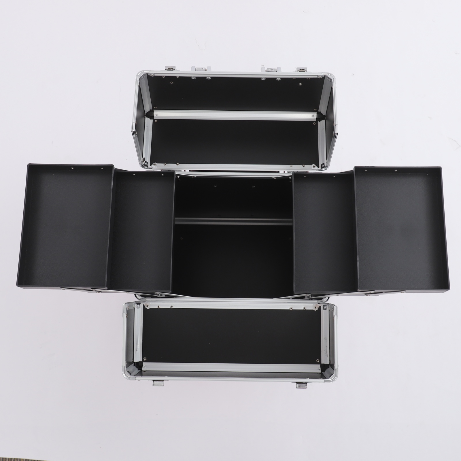 Profesjonalny kuferek kosmetyc – Makeup recenzja i cena
